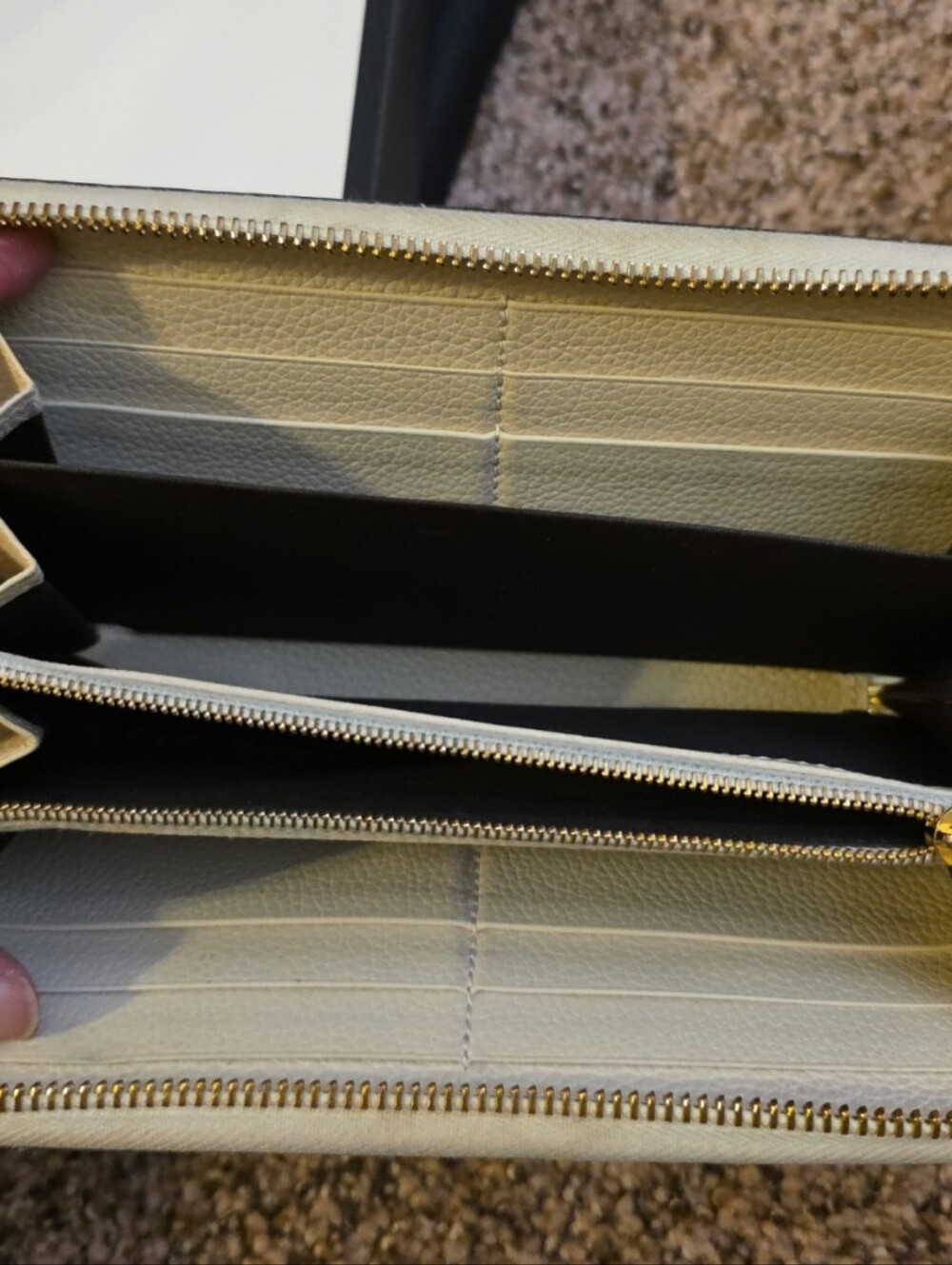 Gucci Ivory Leather Continental Wallet with Gold/ Silver Double G Hardware/ Pris - Picture 3 of 3